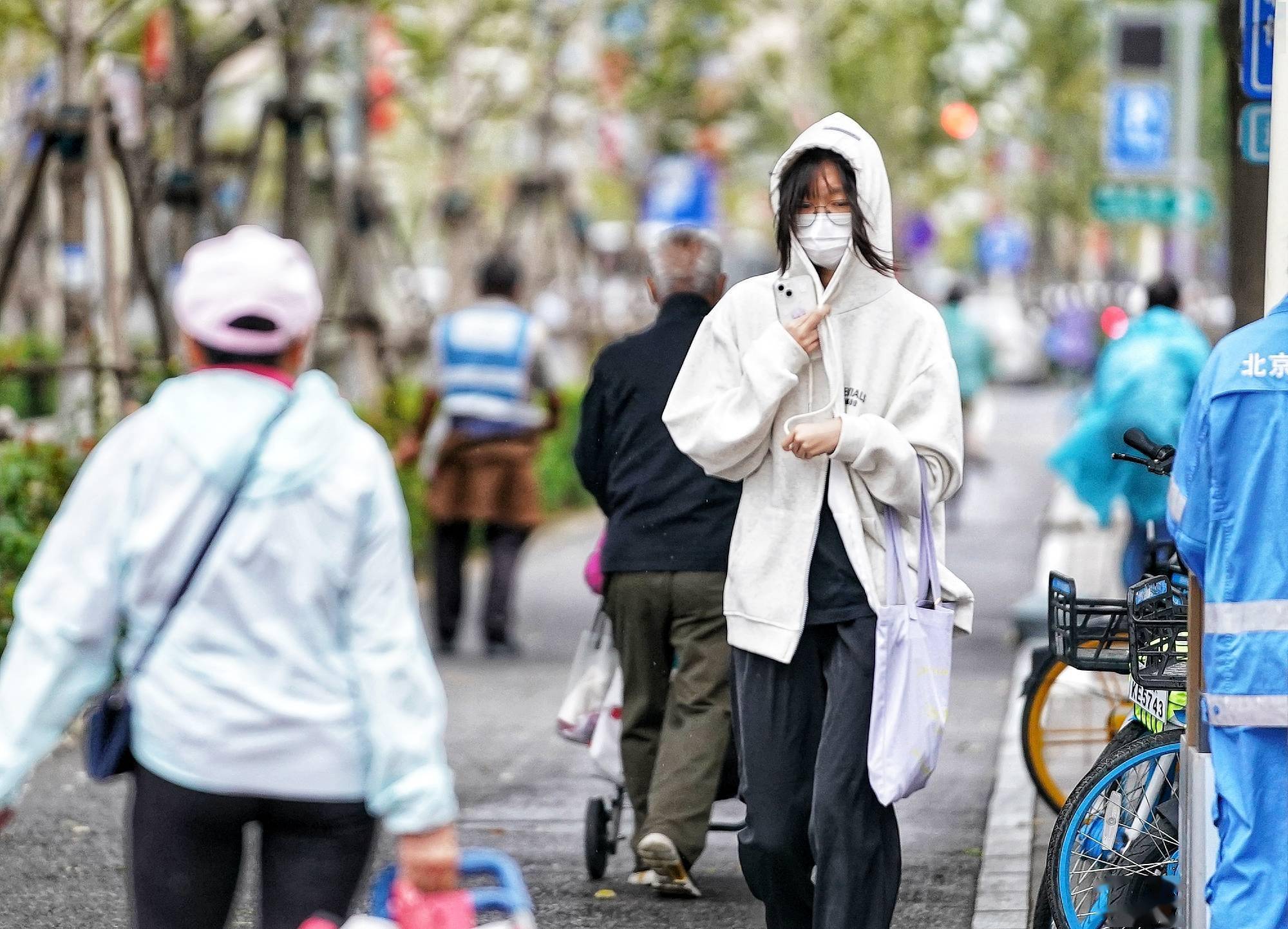 微信双开苹果版怎么用不了:午后阵风可达八九级，北京晚高峰时段风沙强劲