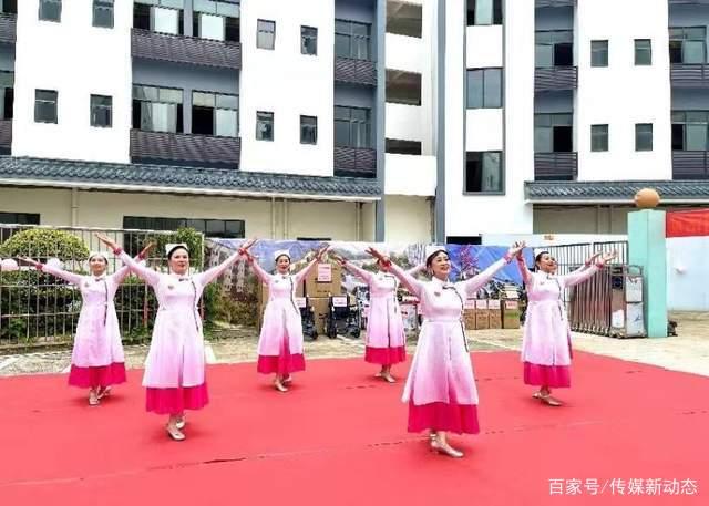 佛山新闻女子维修手机佛山女子遭丈夫当街按地割喉-第2张图片-太平洋在线下载