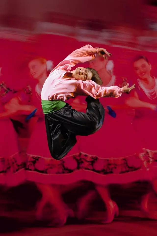 俄罗斯舞蹈手机版(俄罗斯舞蹈基本动作视频教学)